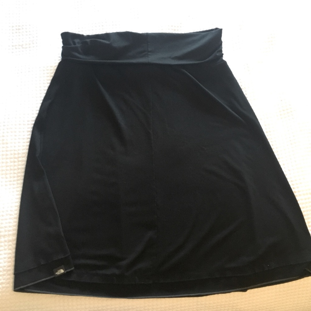 The North Face Skirt. Size large L, Black